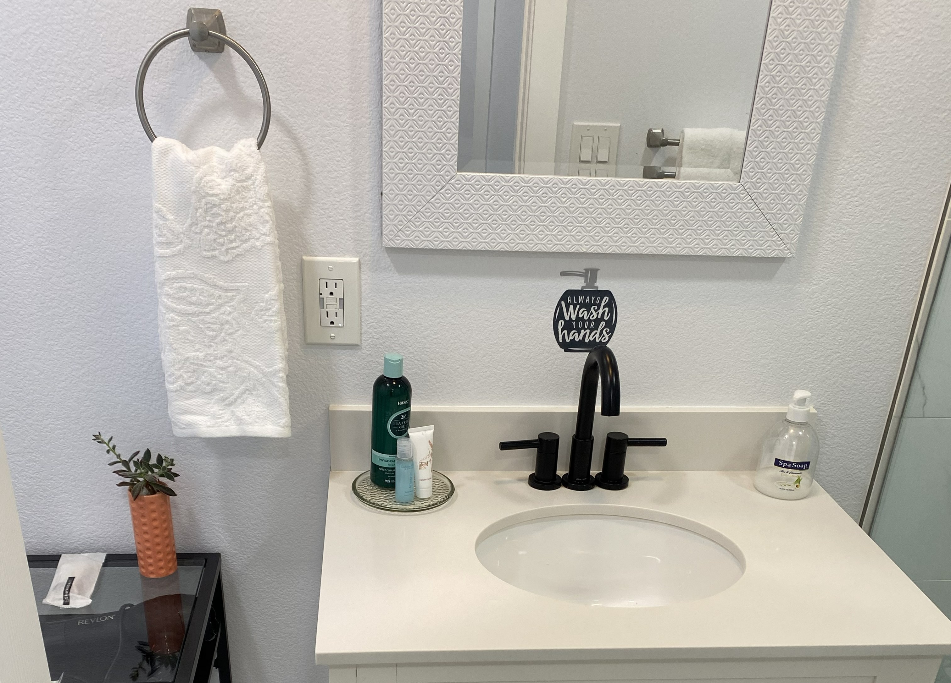 Neat living room with clean surfaces